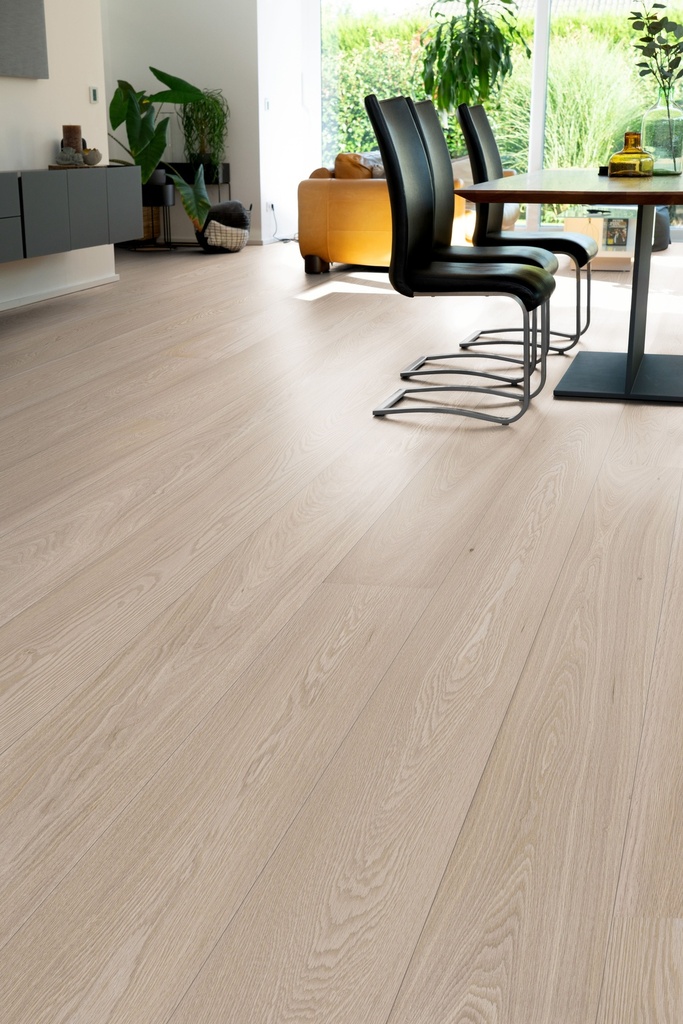 B10143-INT Dub bílý ox.olej, kartáč HD.jpg